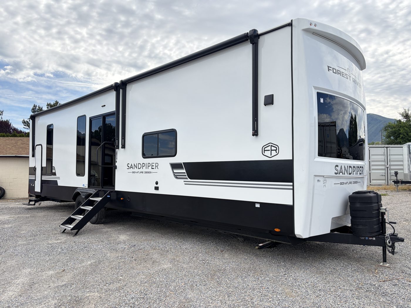 2027 Sandpiper 411DBDL